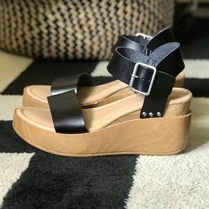 Universal Thread Platform Wedge Sandals